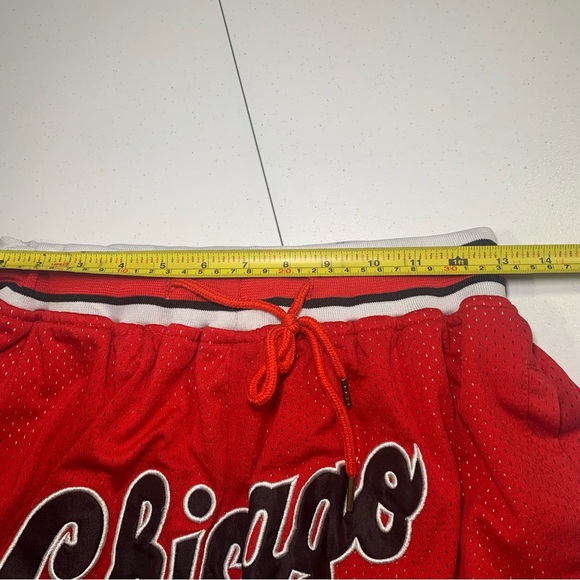 Chicago Bulls 1997-1998 Just Don Mens Medium Retro Shorts Jordan USA Made Red - Picture 5 of 8